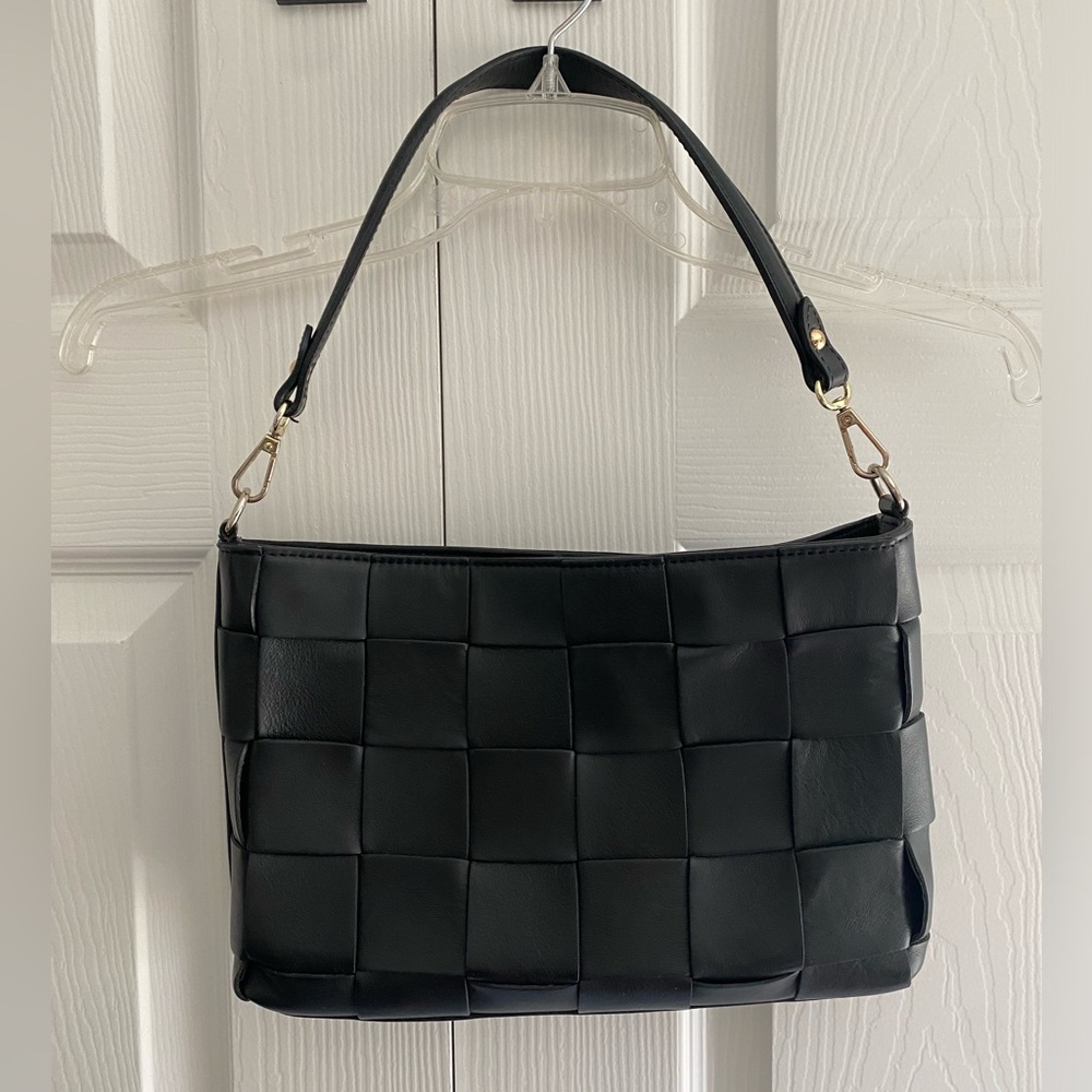 Italian Woven Black Leather Anna Paola Cassette Handbag Chic Classic Luxury